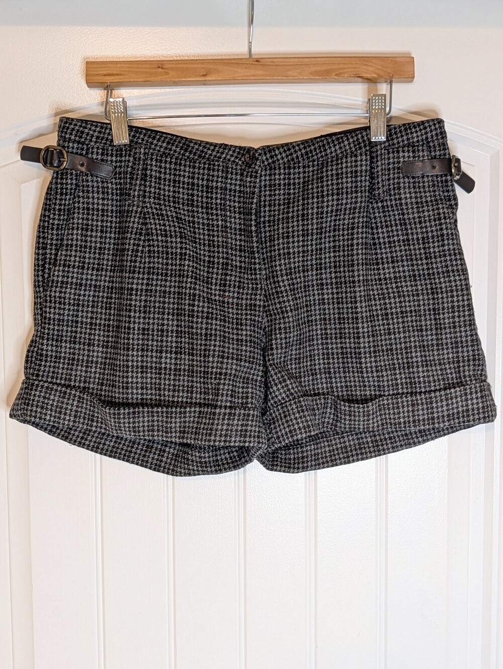 Gianni Bini Houndstooth Wool Blend Mid Rise Cuffed Shorts